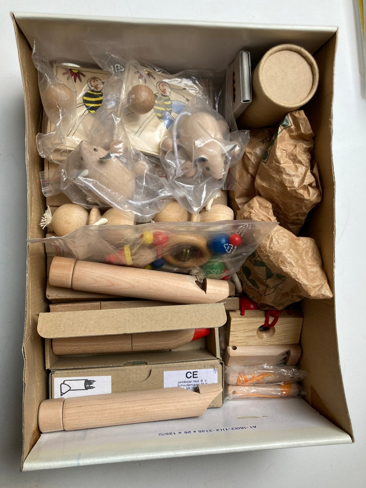 Doos houten speelgoedjes/uitdeelcadeautjes, Ophalen, Zo goed als nieuw