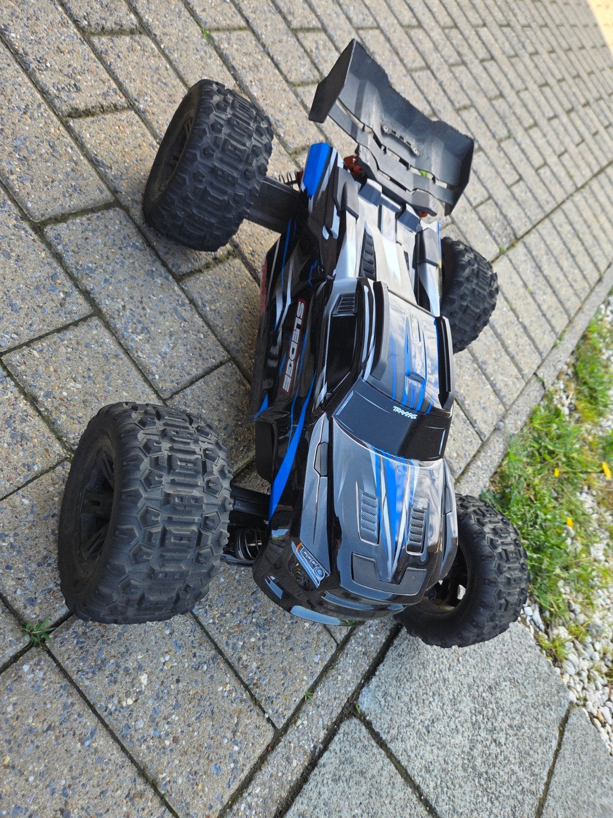 traxxas sledge, Enlèvement