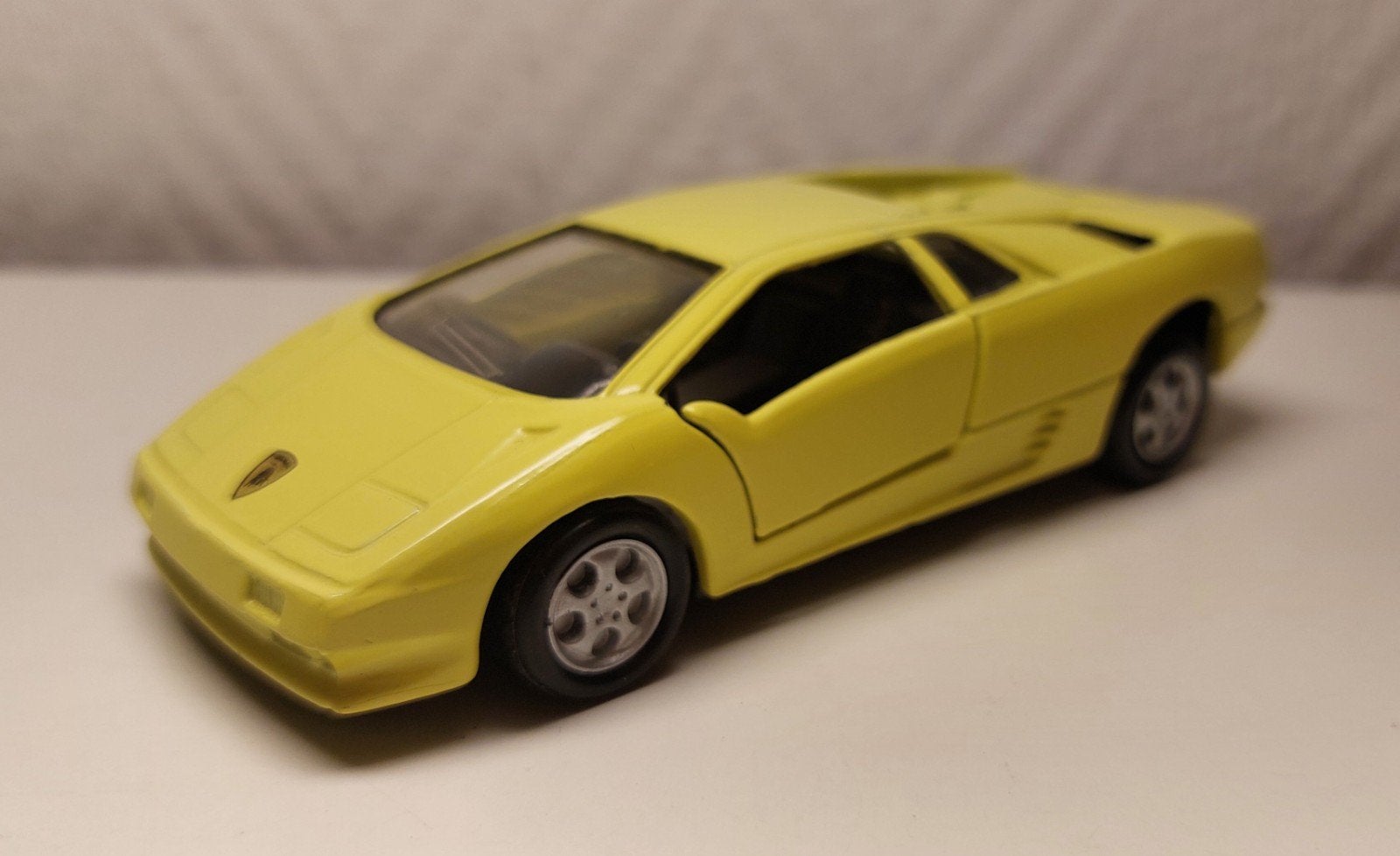 LAMBORGHINI Diablo geel. Maisto Shell 1/40., Ophalen of Verzenden, Zo goed als nieuw, Auto