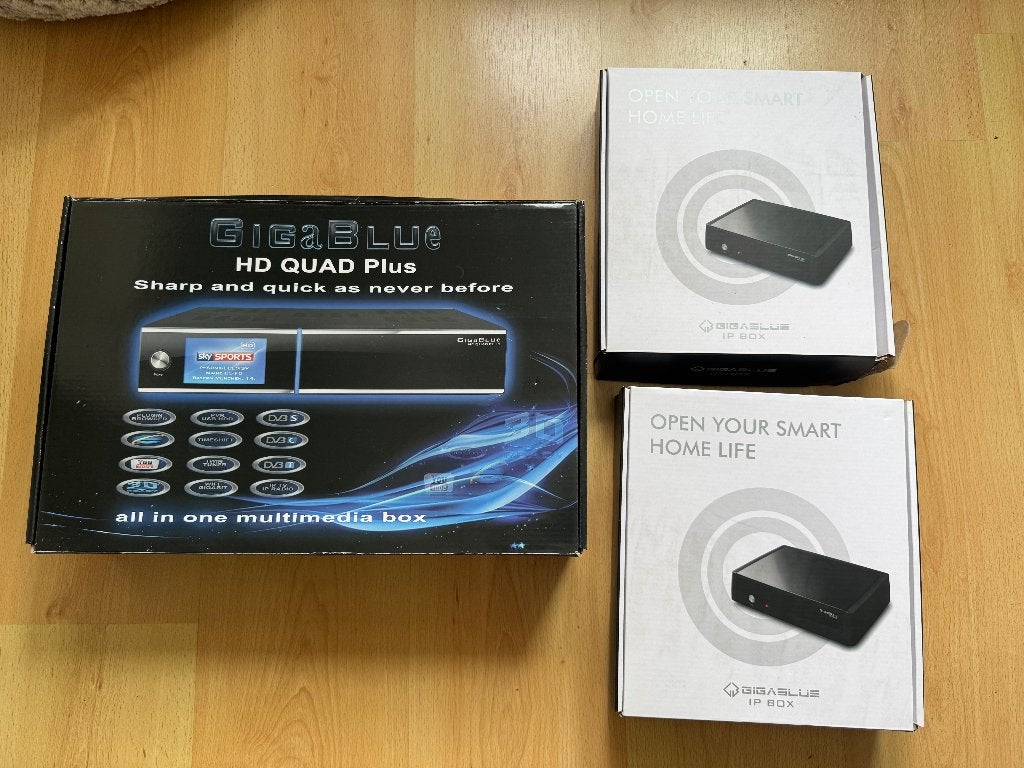 GigaBlue satelliet ontvanger met 4 tuners + 2 IP boxen, Enlèvement, Utilisé, Récepteur