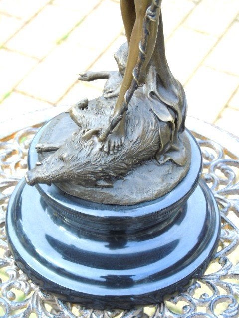 DIANA tueuse de sanglier en bronze signé, ALBERT, Antiquités & Art, Enlèvement ou Envoi, Bronze
