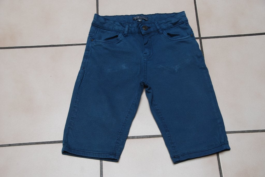 Short Bermuda en toile bleu jeans T140cm ou 9/10A Très Bon!, Enfants & Bébés, Pantalon, Garçon, TQF Collection, Enlèvement ou Envoi