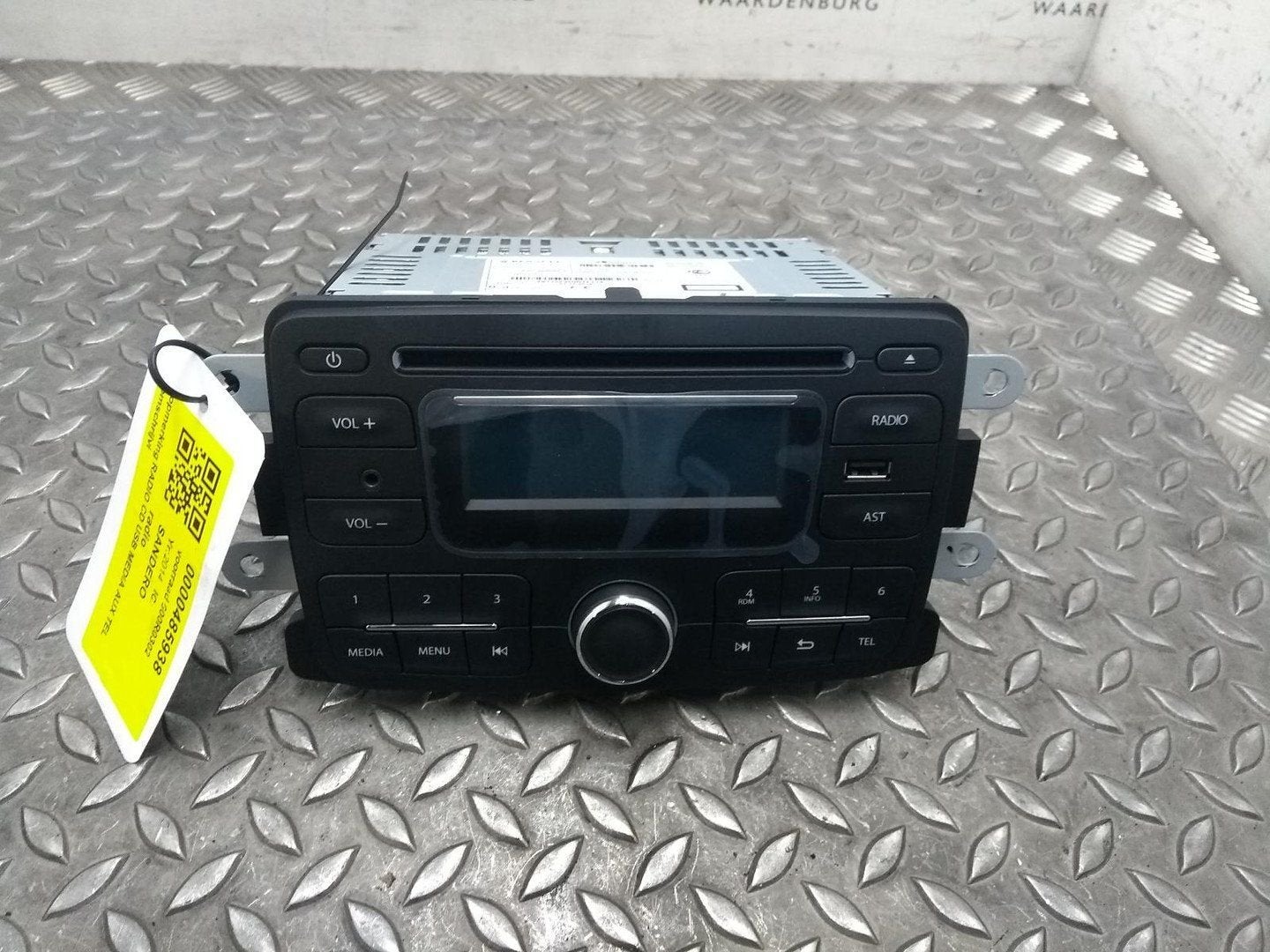DACIA SANDERO RADIO 281152320R 2014, Ophalen of Verzenden, Gebruikt, ARN erkend