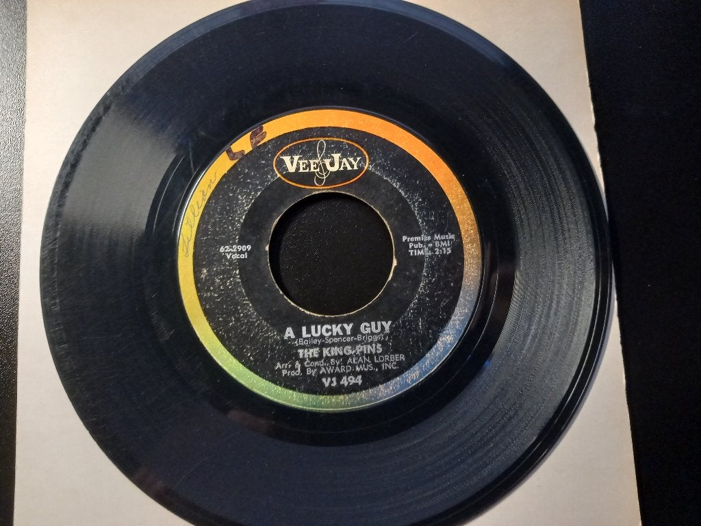 The King-Pins ‎– A Lucky Guy / Dance, Romeo, Dance "Popcorn", Cd's en Dvd's, Gebruikt, 7 inch, Ophalen of Verzenden, Beschermende buitenhoes