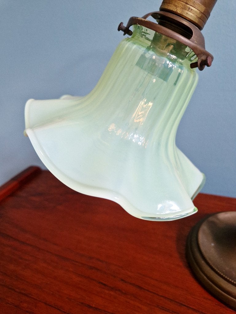 Art Nouveau-bureaulamp in brons en opalescerend glas, Ophalen of Verzenden