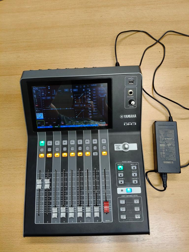 Yamaha DM3 Dante in zeer nette staat, Enlèvement, Comme neuf, 10 à 20 canaux, Entrée micro