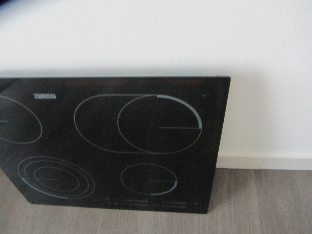 Belle plaque vitrocéramique Zanussi, Electroménager, Enlèvement