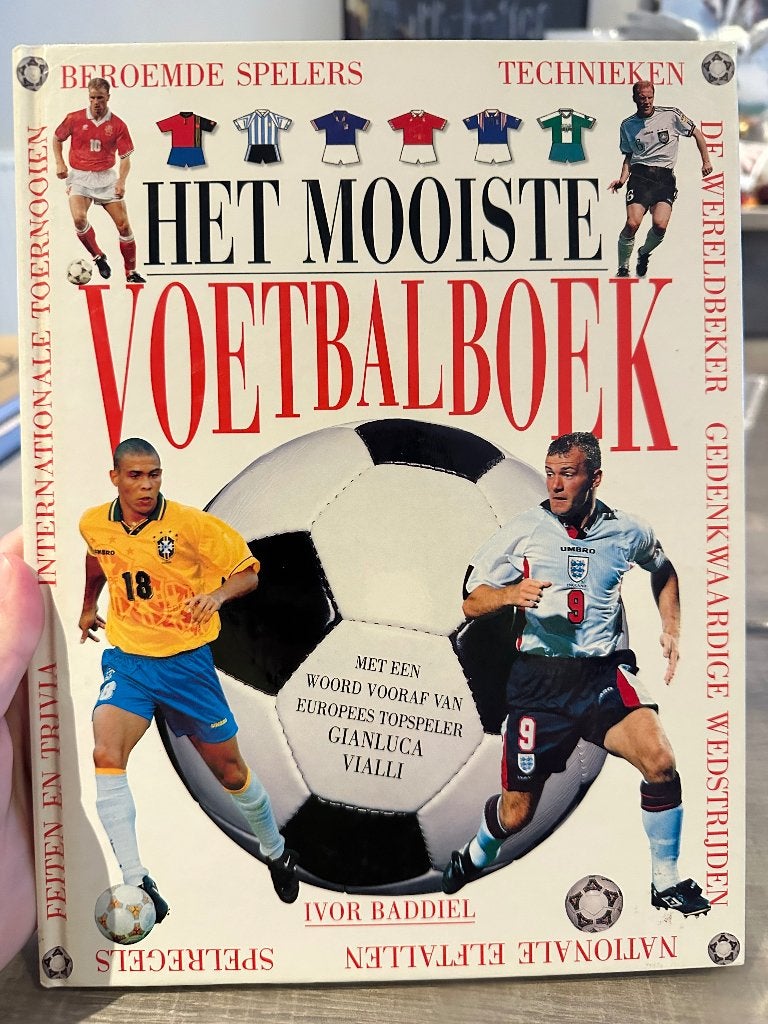 Het mooiste voetbalboek, Ophalen of Verzenden, Gelezen, Balsport