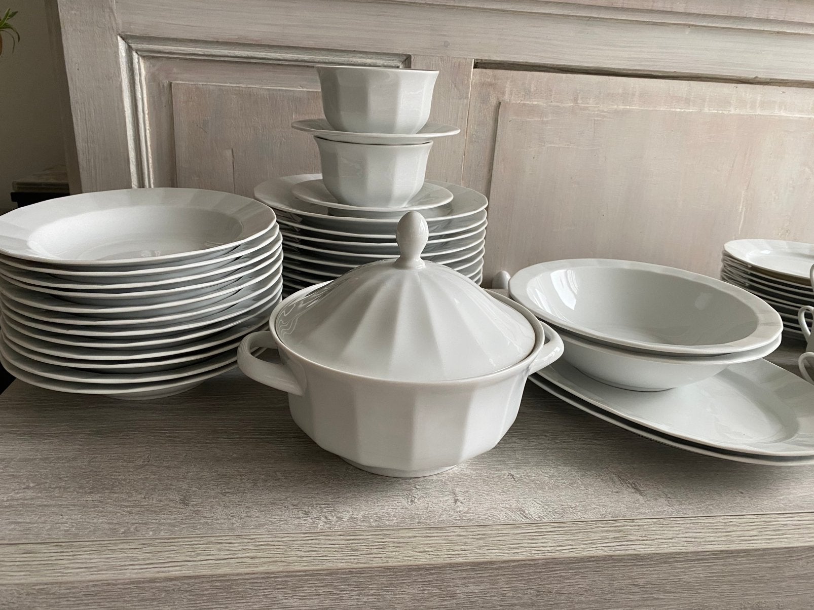 Eetservies 12 oersonen en bijhorend koffieservies 9 pers., Maison & Meubles, Service complet, Comme neuf, Enlèvement, Porcelaine