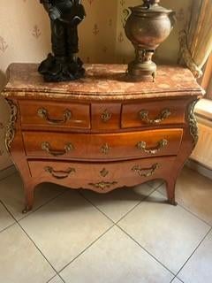 Meuble style Louis XV - dessus en marbre, 3 ou 4 tiroirs, 25 à 50 cm, Moins de 100 cm, 150 à 200 cm
