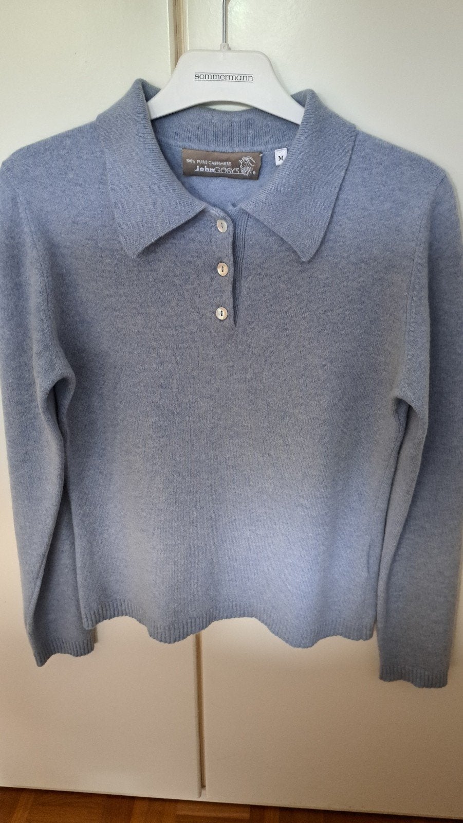John Goby's lichtblauwe polo trui 38 in100% Pure Cashmere, John Goby's, Ophalen of Verzenden, Maat 38/40 (M), Blauw
