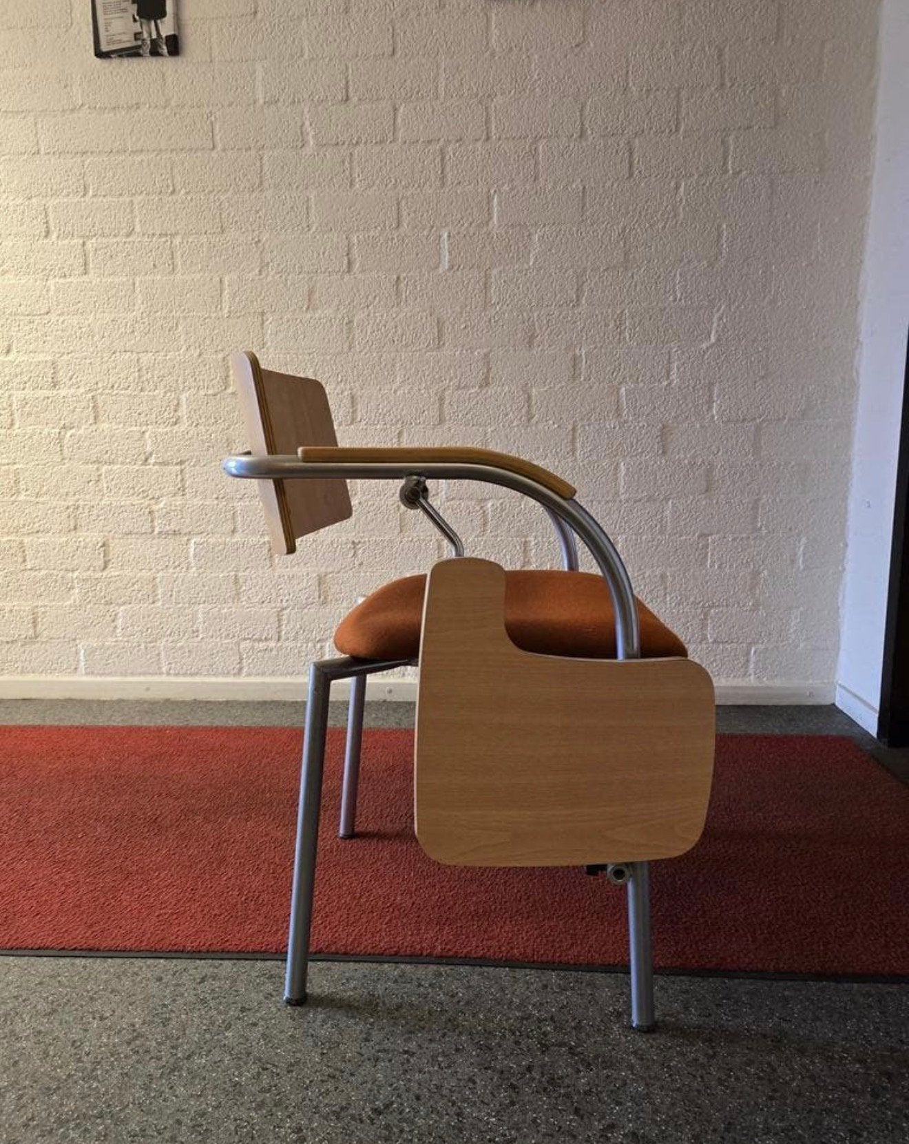 Collegezaal stoelen met schrijftablet / schoolstoelen 25x, Huis en Inrichting, Ophalen, Zo goed als nieuw, Stof
