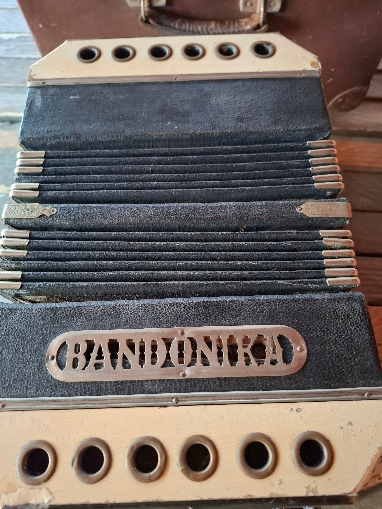 Bandonika, Muziek en Instrumenten, Accordeons, Gebruikt, Knopaccordeon, Overige formaten, Overige merken, Met koffer, Ophalen