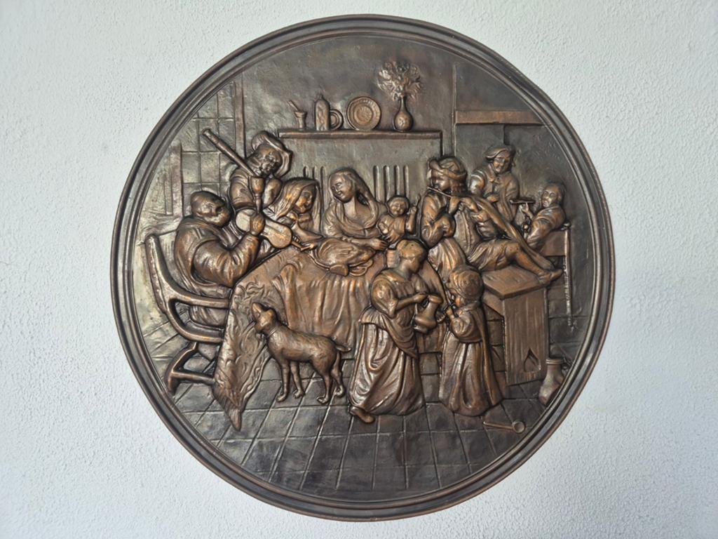 Grote bronzen plaquette – 60 cm – gedetailleerd reliëf, Maison & Meubles, Tables | Tables d'appoint, Enlèvement