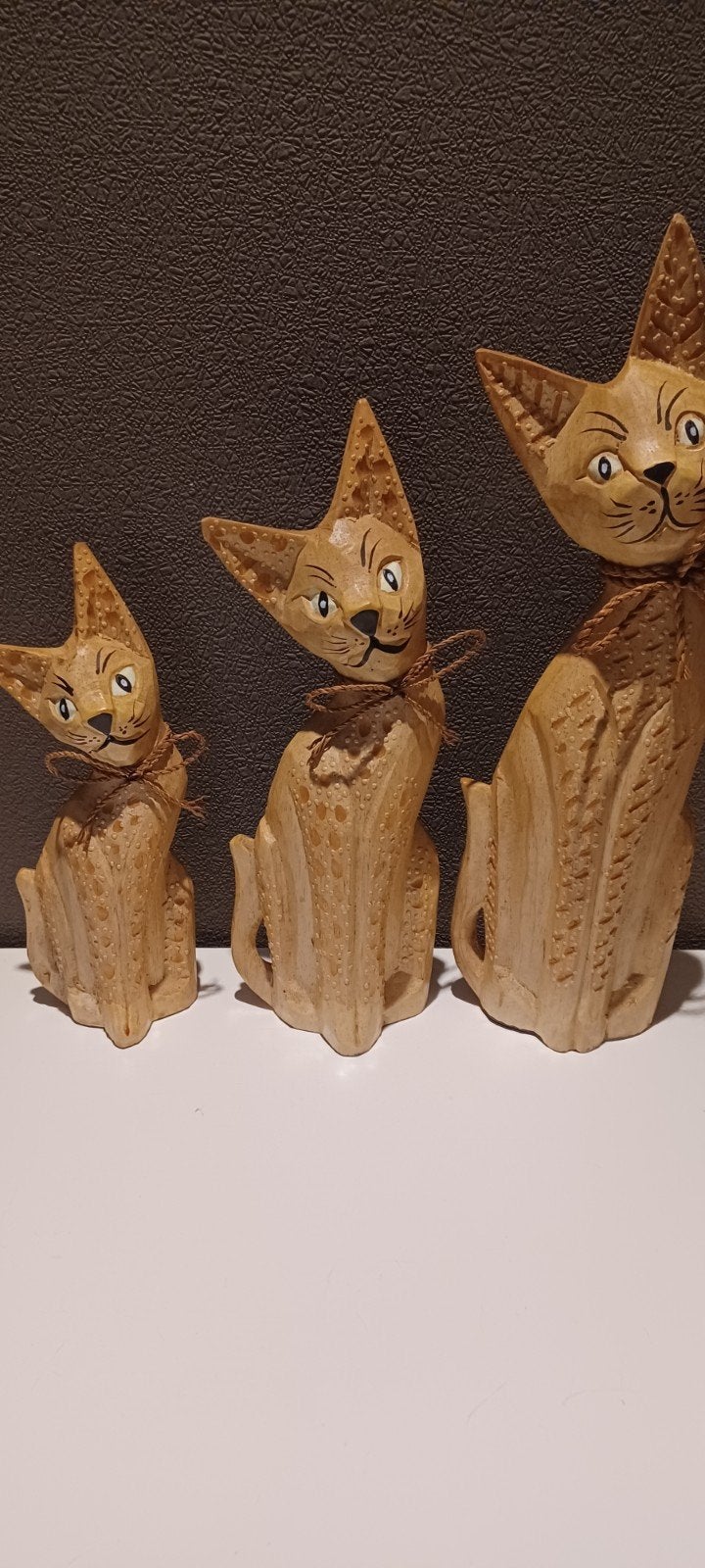 3 houten katten met strik, Ophalen of Verzenden