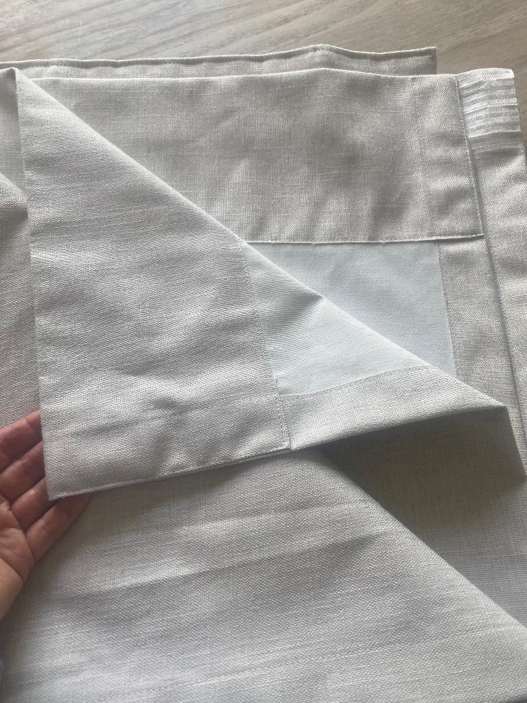 1 Verduisterend/ black-out gordijn beige, Ophalen of Verzenden, Zo goed als nieuw, 200 cm of meer, 100 tot 150 cm