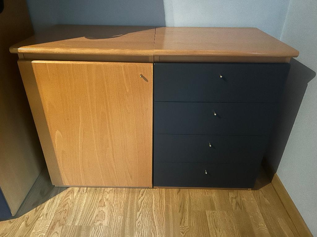 Slaapkamer in houtkleur en met gekleurde deuren, Ophalen, Zo goed als nieuw, Tweepersoons, Fineerhout - modern uitzicht