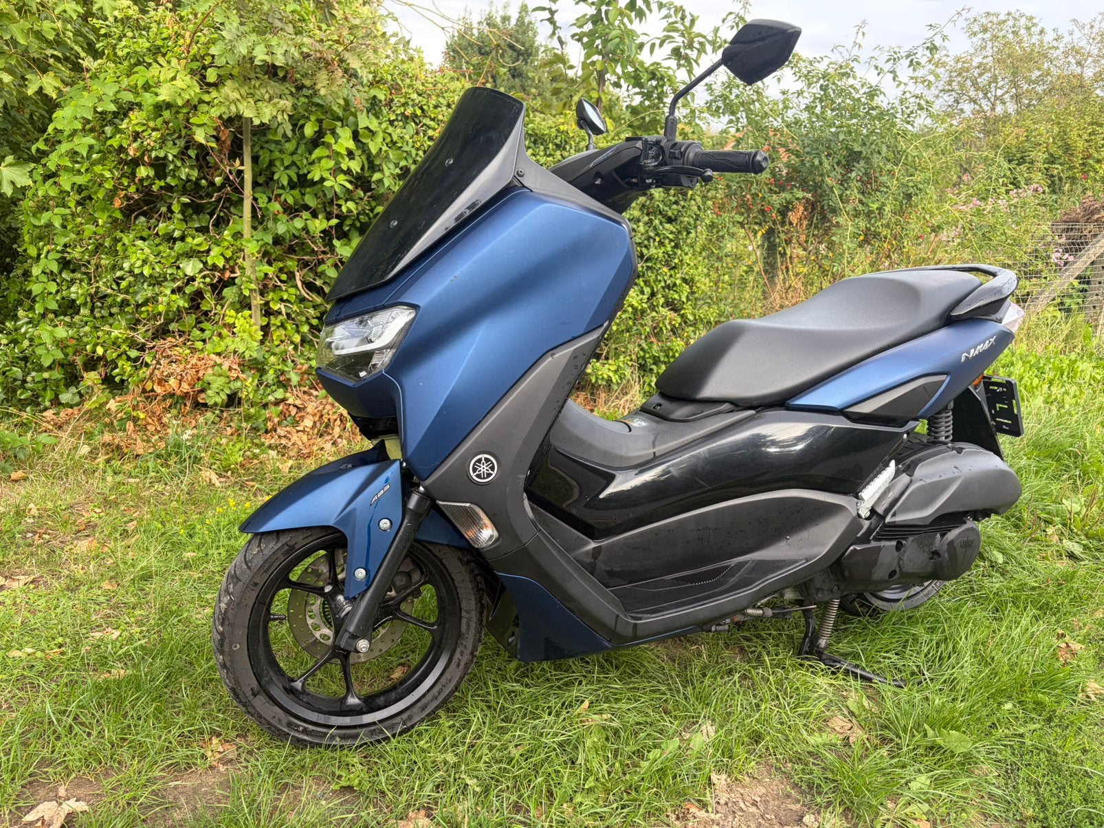 Yamaha Nmax 125cc 9800km 02/2021 euro 5 très goede staat, Vélos & Vélomoteurs, Enlèvement, Comme neuf