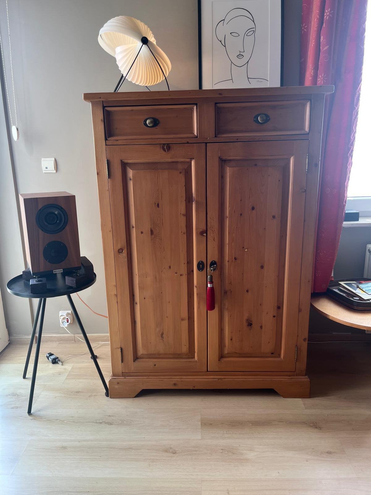 Armoire en pin massif de qualité. État impeccable., 25 à 50 cm, Comme neuf, Enlèvement, 100 à 150 cm