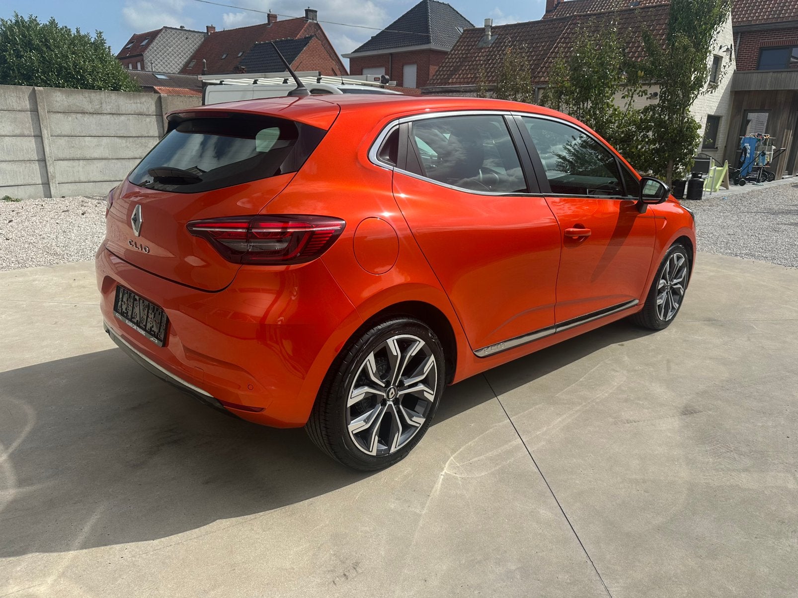 Clio / automaat / 28000km / topstaat!, Auto's, Overige kleuren, 67 kW, Leder en Stof, Sound system