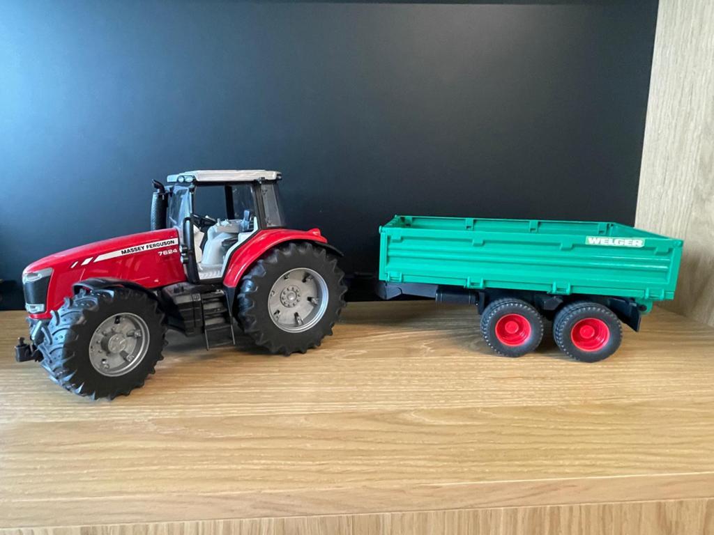 Bruder tractor met trailer, Ophalen, Zo goed als nieuw