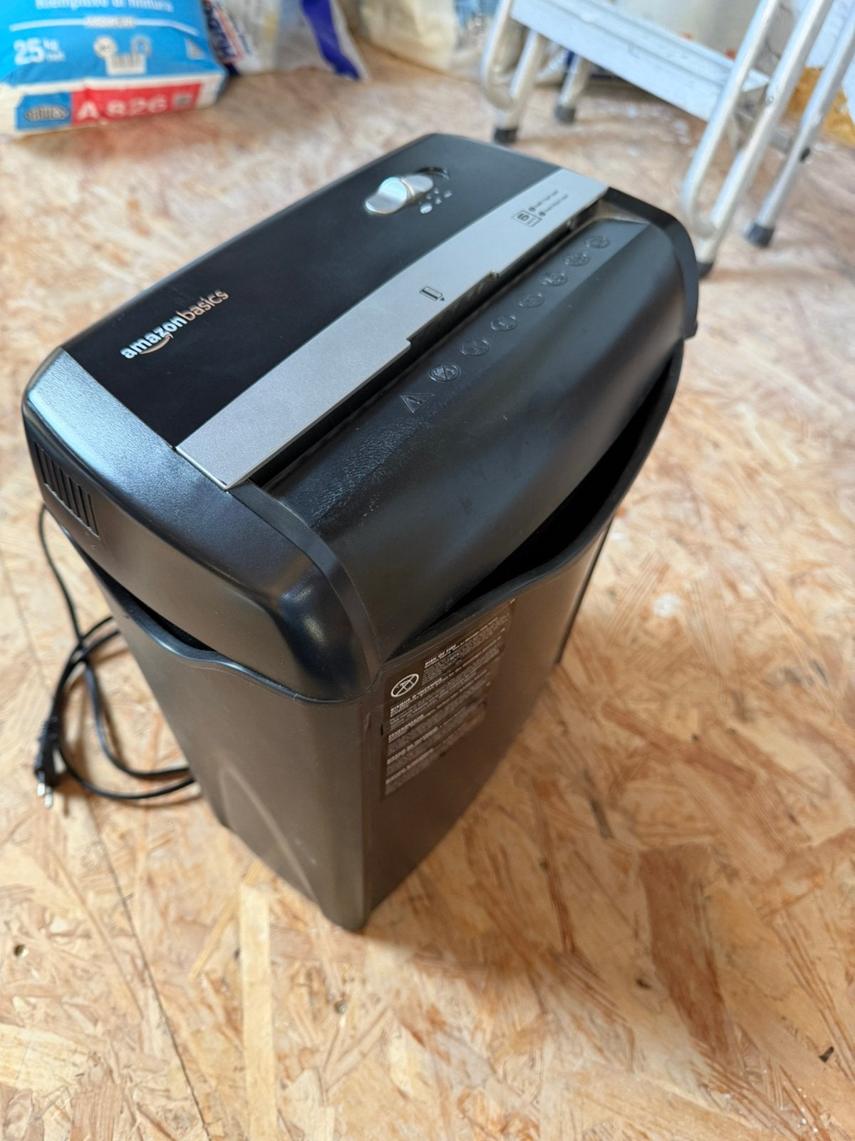 Papierversnipperaar van Amazon Basics, Ophalen of Verzenden, Zo goed als nieuw