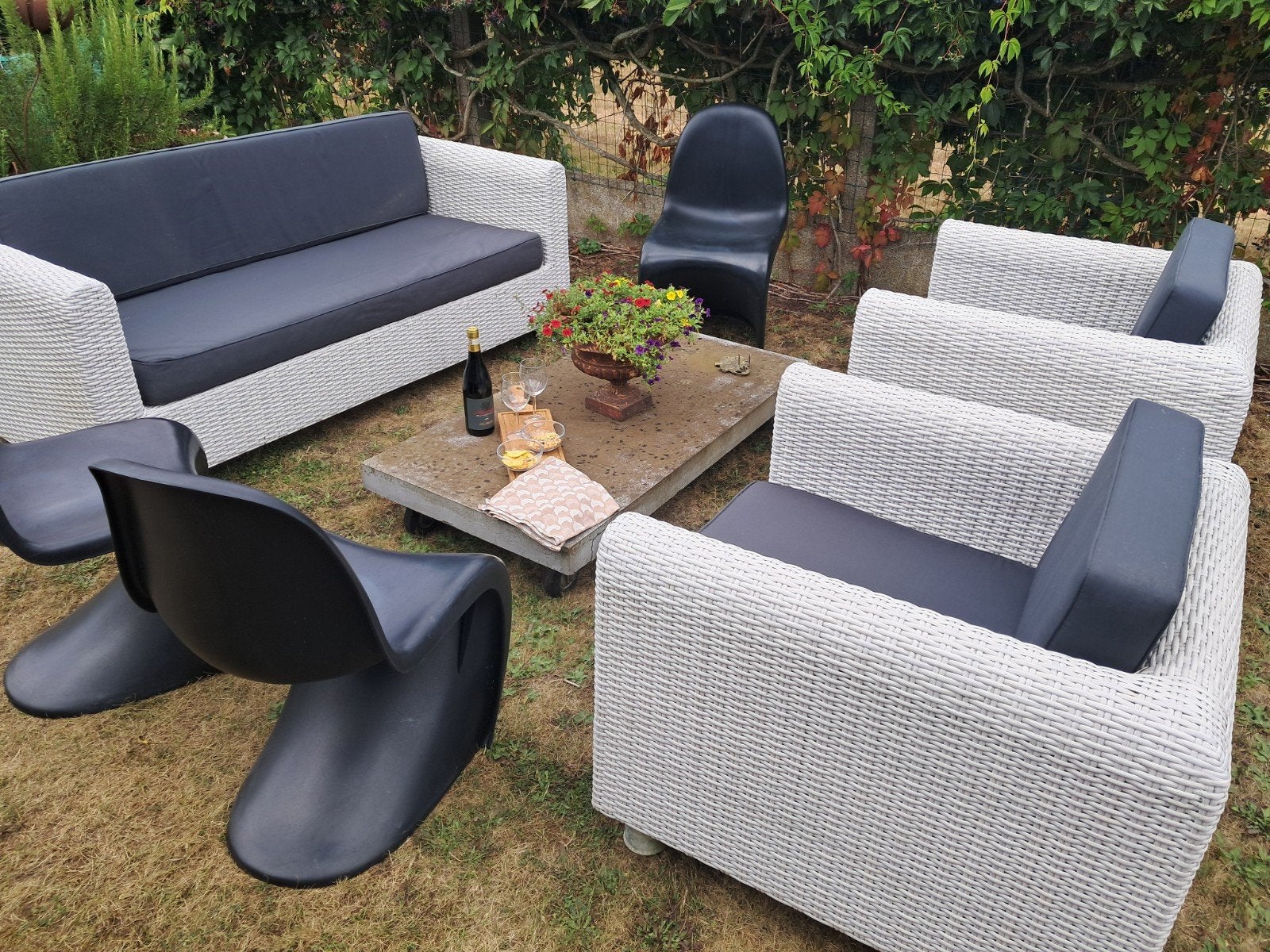Loungeset Jati & Kebon/ 3zit + 21-zit met kussens, Tuin en Terras, Tuinsets en Loungesets, Ophalen, 5 zitplaatsen, Kunststof, Gebruikt