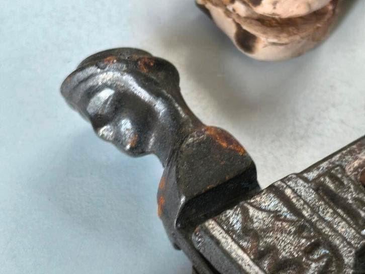 3 Oude smeedijzeren sluitingen, Ophalen of Verzenden