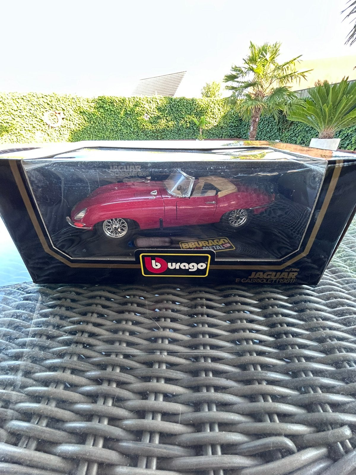Burago Jaguar E Cabriolet 1/18 (1961), Enlèvement, Comme neuf, Burago