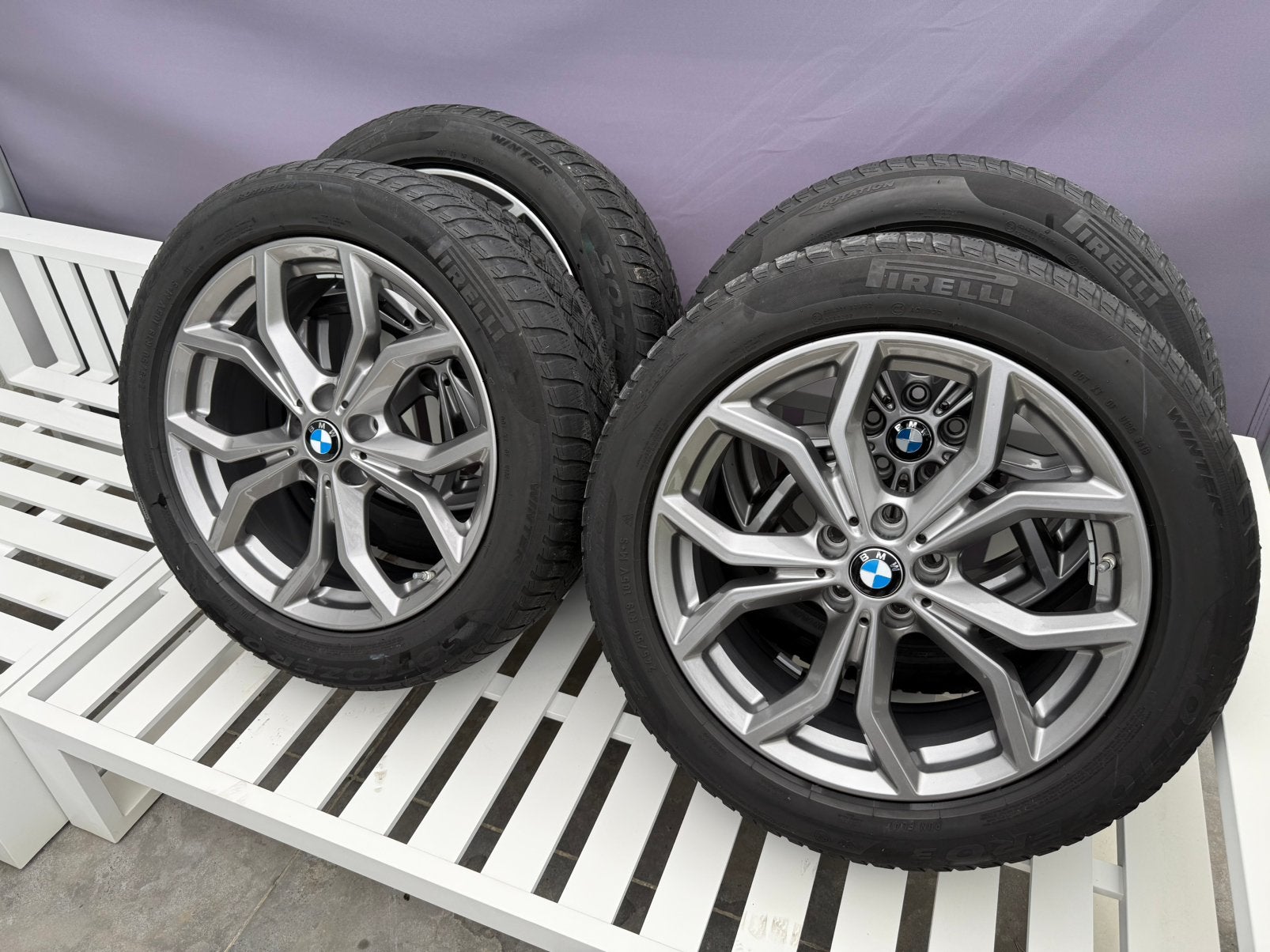 BMW velgen en banden 245/50 R19 105V M+S BMWzwevende naafdop, Autos : Pièces & Accessoires, Pneus et Jantes, Utilisé, Pneus hiver