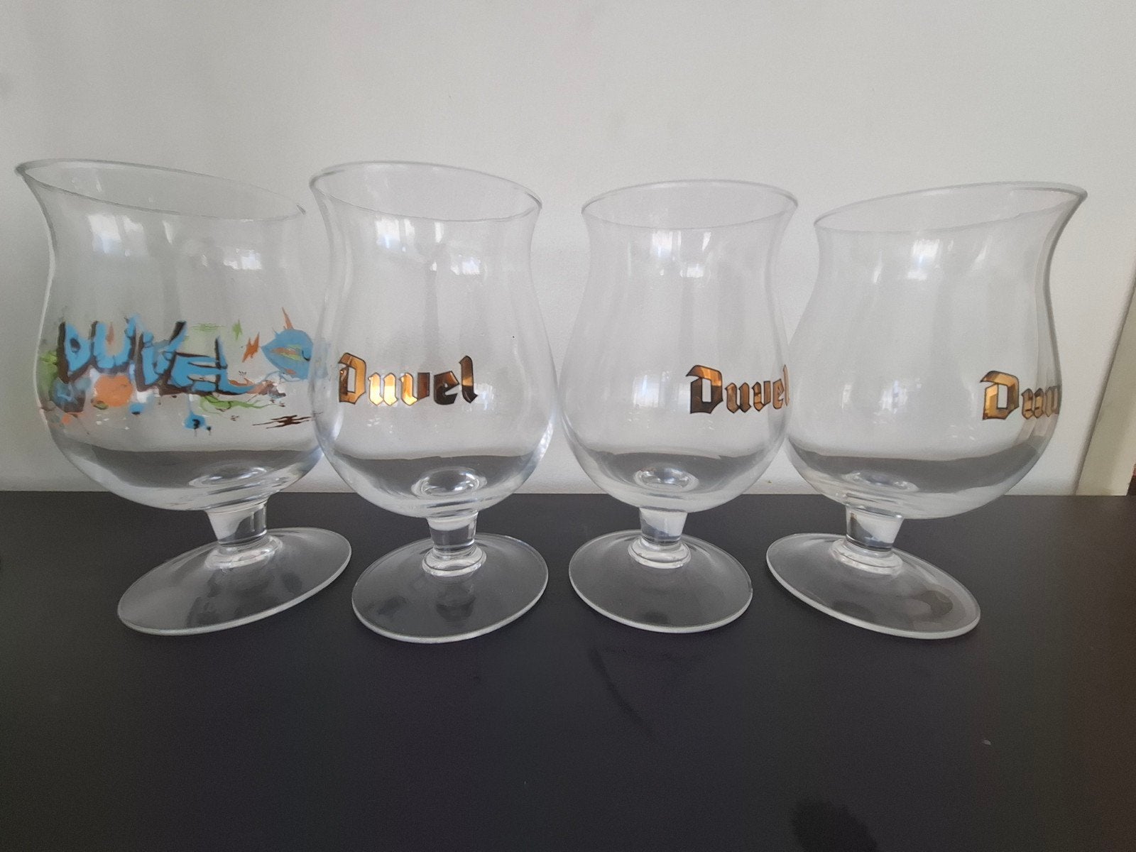 Lot de 4 verres Duvel dont 1 édition spéciale Halloween, Ophalen, Zo goed als nieuw, Bierglas
