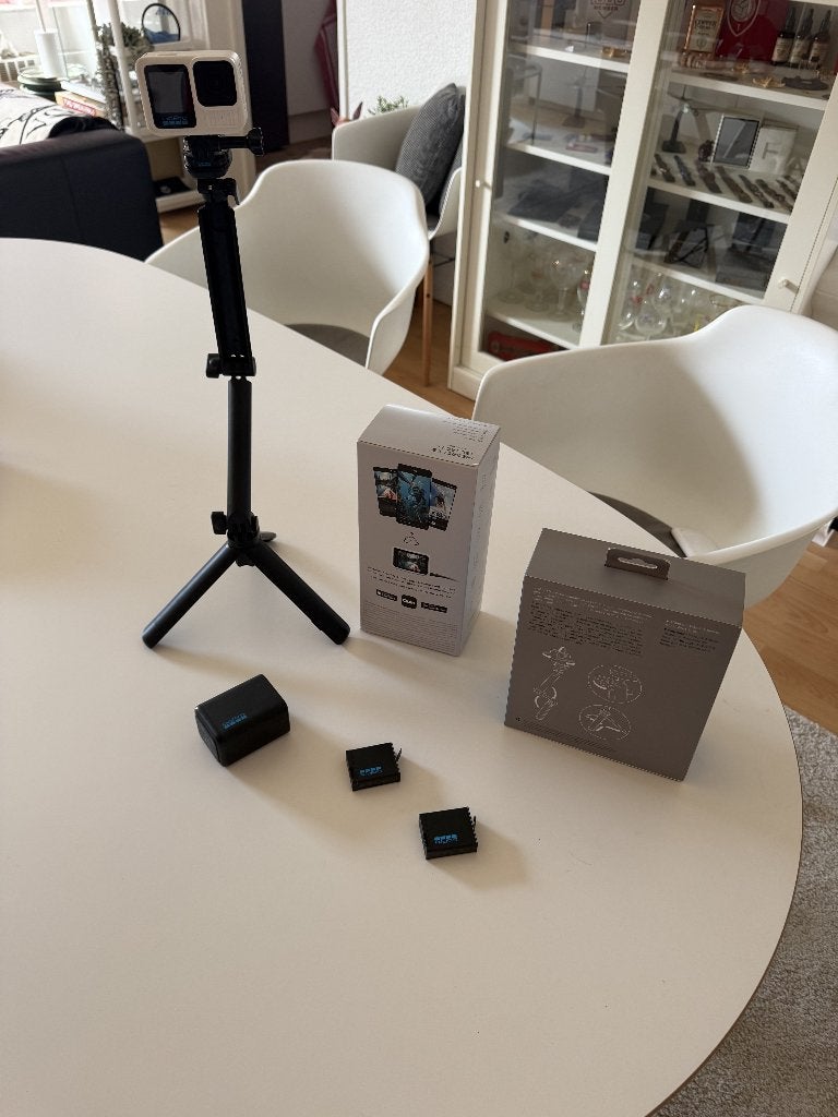 GoPro HERO 13 Polar White + GoPro stick + 2 extra batterijen, Ophalen, Zo goed als nieuw, GoPro
