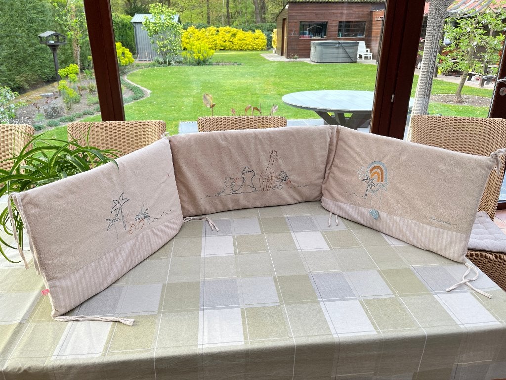 Bedomrander / stootkussen voor babybedje, Ophalen