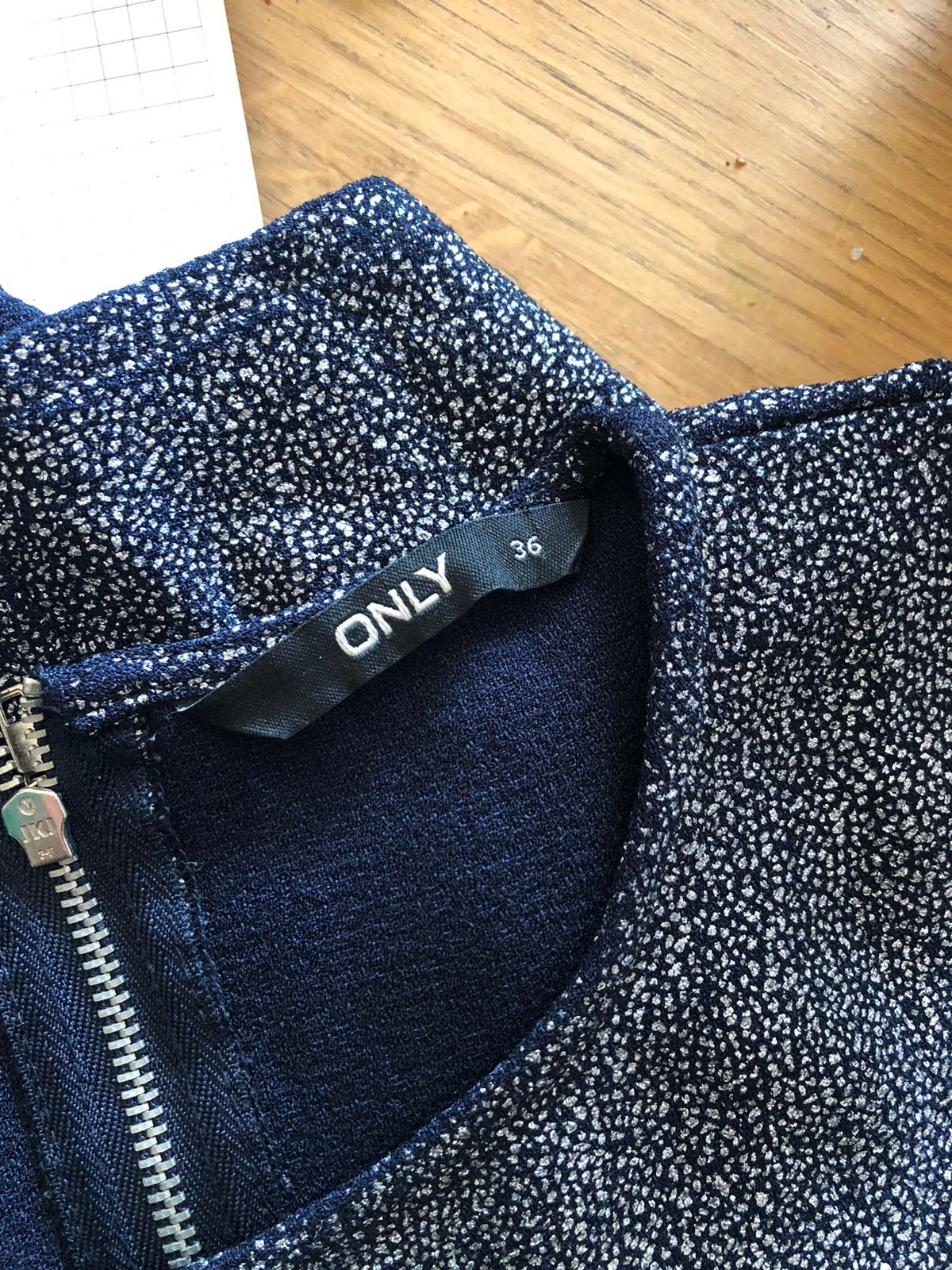 Merk Only blousse top t shirt slechts 5euro, Kleding | Dames, Overige Dameskleding, Ophalen of Verzenden, Zo goed als nieuw