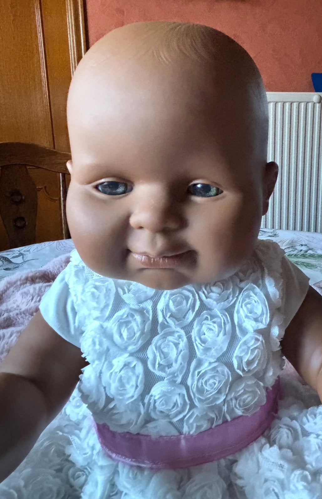 Nieuwstaat getinte meisjes pop 42 cm., Ophalen of Verzenden, Zo goed als nieuw, Pop