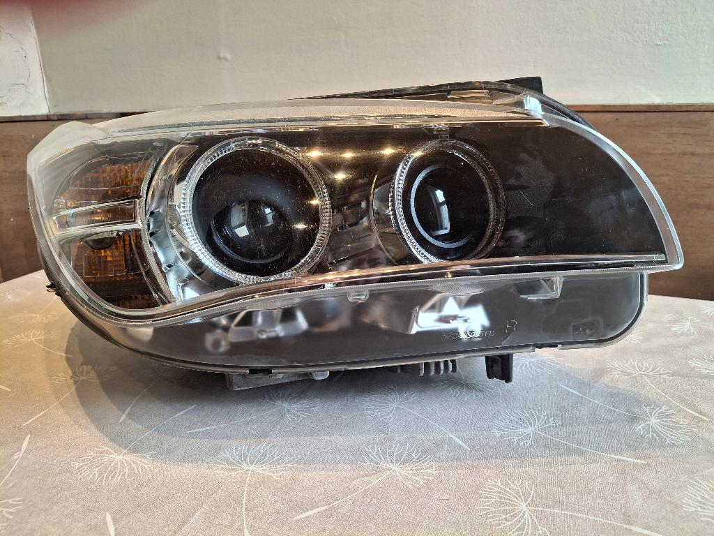 BMW X1  KOPLAMP   Rechts XENON originele VALIO, Ophalen, Gebruikt, BMW
