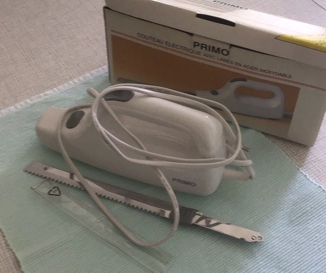 Electrisch snijmes "Primo" met roestvrij stalen messen., Ophalen, Zo goed als nieuw