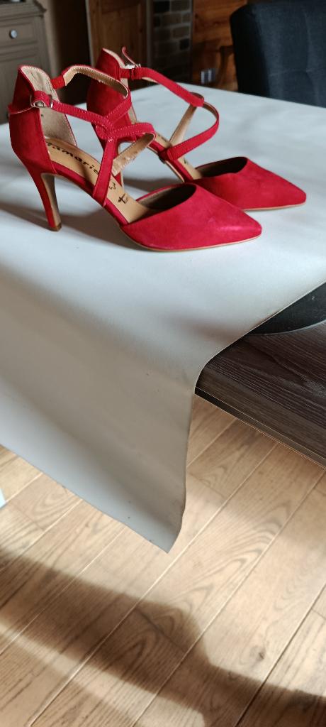 Chaussures, Chaussures à haut talons, Enlèvement, Neuf, Rouge