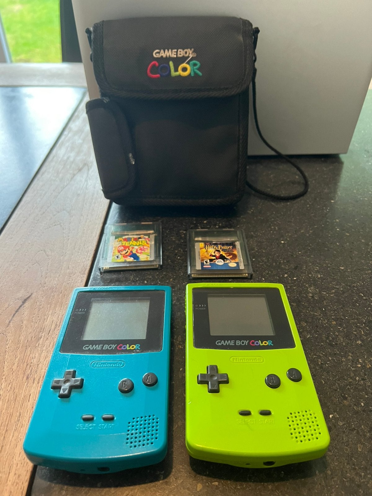 Lot 2 Nintendo Game Boy Color – Bleu turquoise et vert Kiwi, Consoles de jeu & Jeux vidéo, Enlèvement ou Envoi, Comme neuf, Game Boy Color