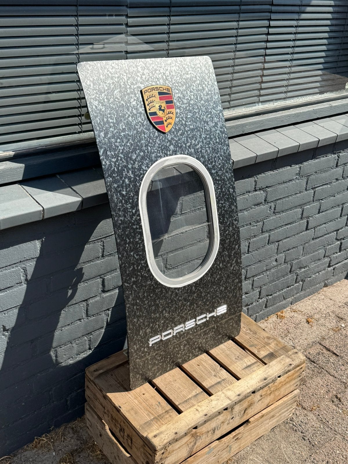 PORSCHE Design vliegtuig paneel deco, Verzamelen, Ophalen, Gebruikt, Auto's