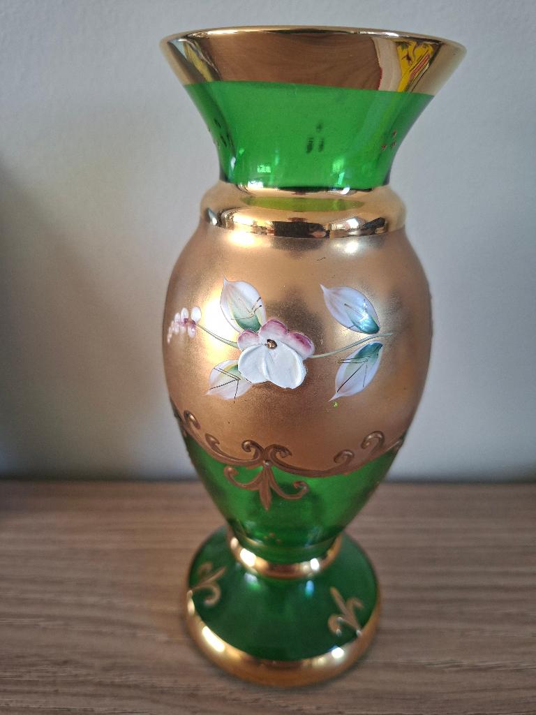 Geschilderd oud vaasje in groen glas, Huis en Inrichting, Gebruikt, Ophalen of Verzenden, Glas, Minder dan 50 cm