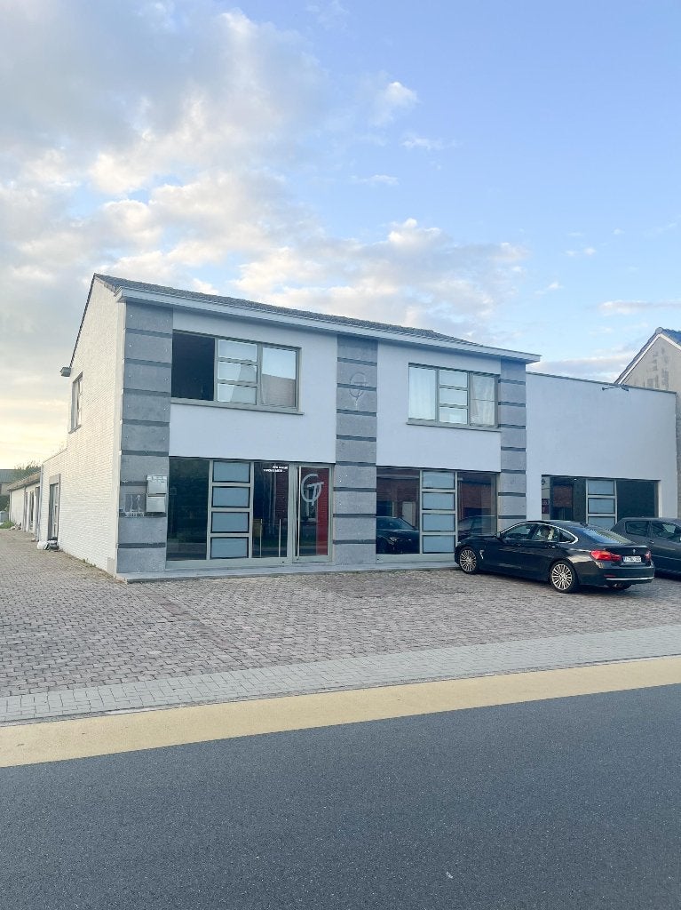 Te huur: zeer ruim winkelpand voor vele doeleinden te Balen, 335 m², Huur, Bedrijfsruimte