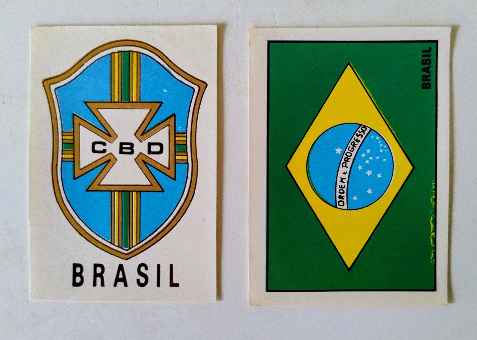 Panini Mexico 70 : Drapeau et bouclier du Brésil + 800 carte, Collections, Envoi