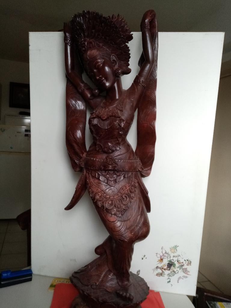 Thaise danseres beeld., Enlèvement