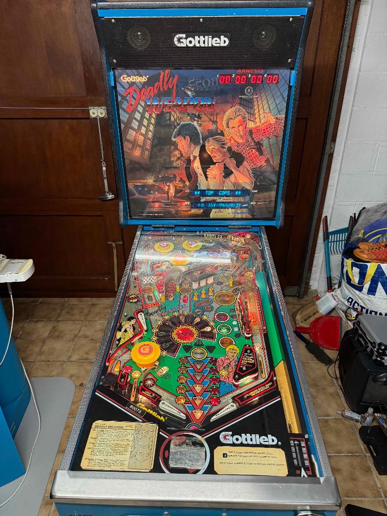 Flipper Deadly Weapon – Gottlieb (1990), Verzamelen, Automaten | Flipperkasten, Elektronisch, Zo goed als nieuw, Flipperkast, Gottlieb