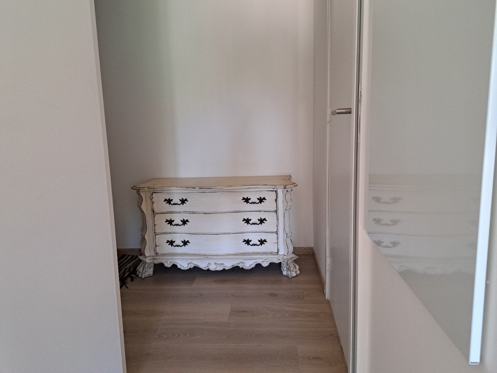 Mooie antieke commode heel decoratief met 3 lades, Ophalen