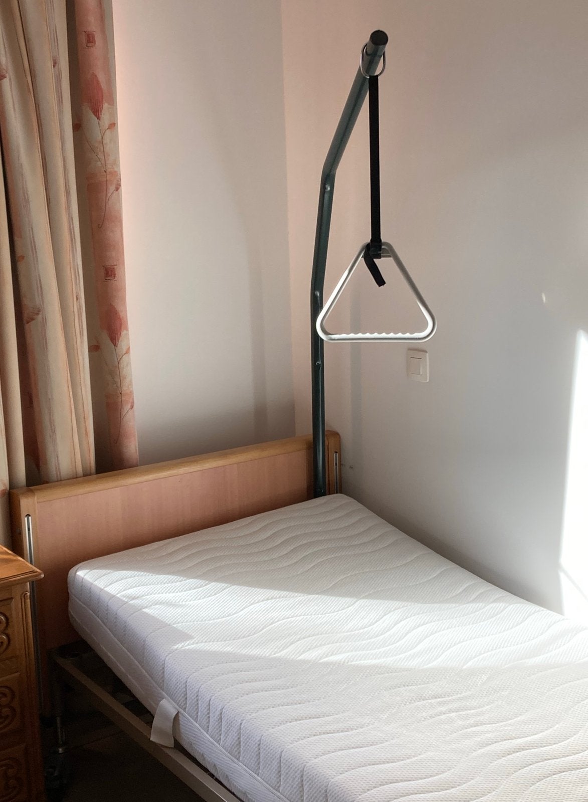 Ziekenhuisbed Vermeire met zeer perfecte matras, Diversen, Verpleegmiddelen, Ophalen, Zo goed als nieuw