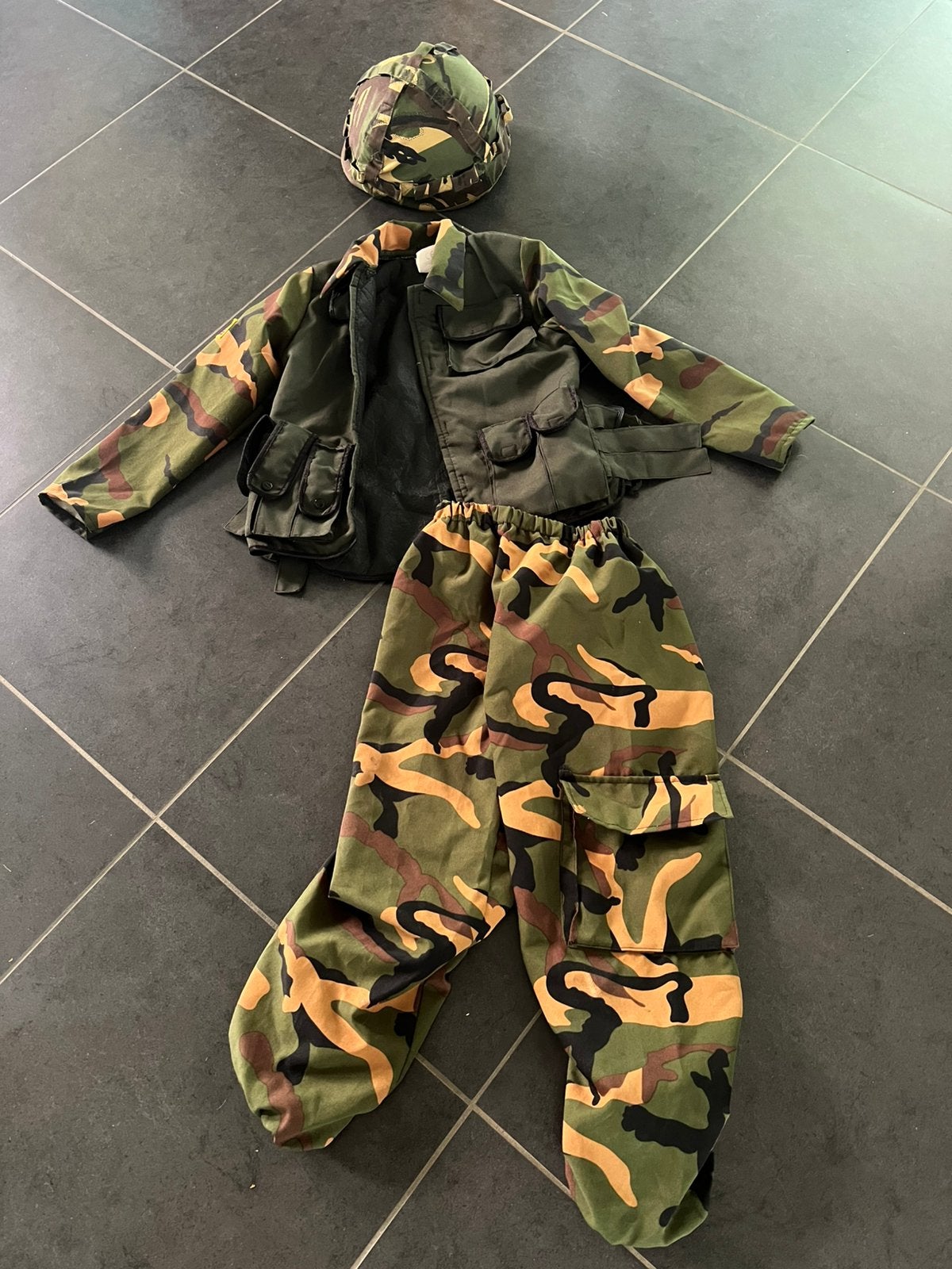 Trois tenues de costume différentes, de bonne qualité, Enlèvement ou Envoi, Comme neuf