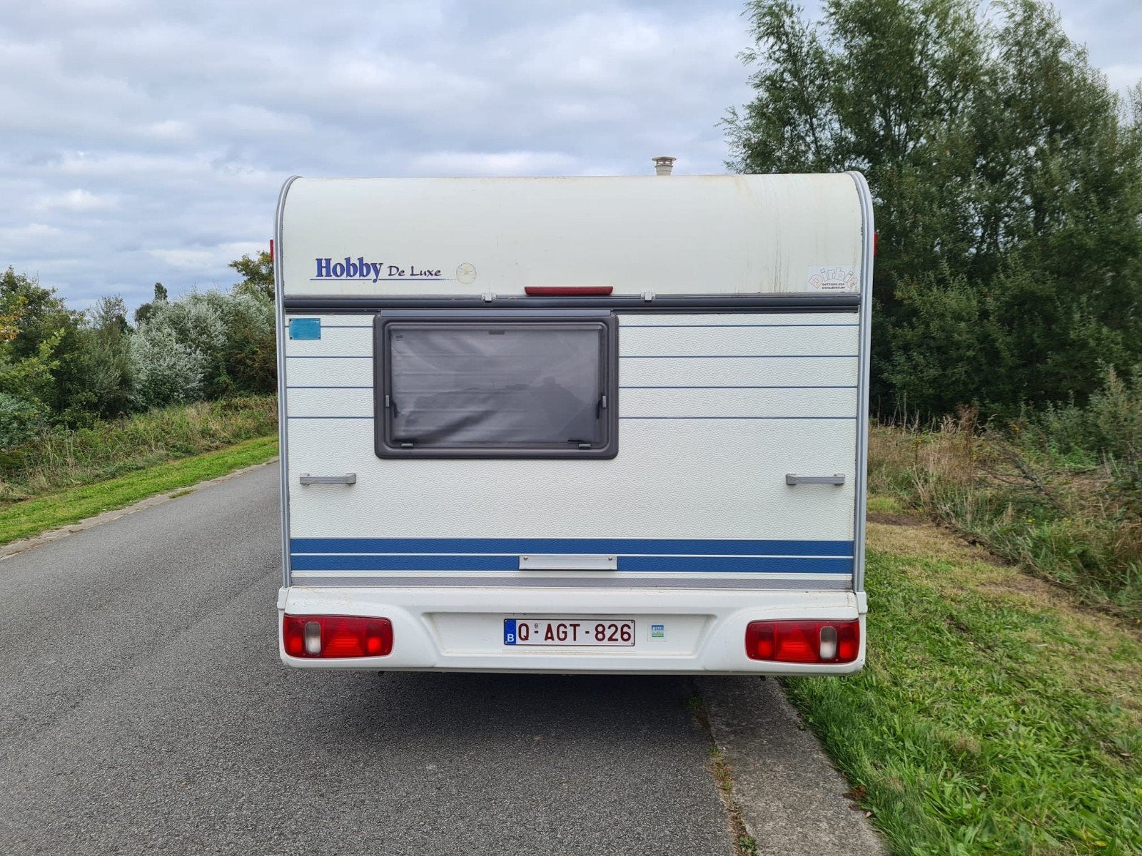 Hobby 440 Deluxe + voortent + luifel, Caravans en Kamperen, Treinzit, Dwarsbed, Particulier, 5 tot 6 meter