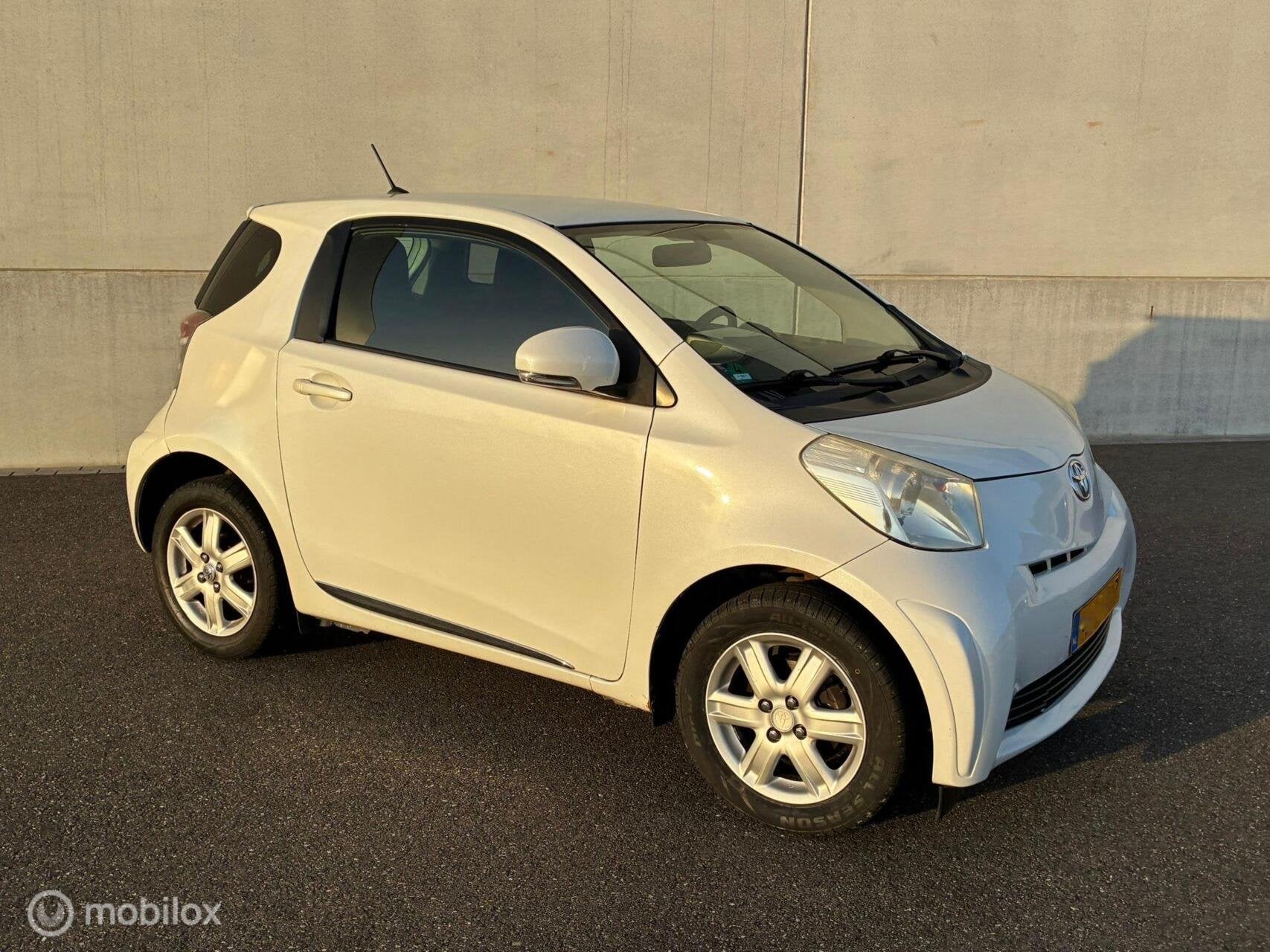Toyota iQ 1.0 VVTi 3-DEURS AIRCO, Auto's, Toyota, 4 zetels, Stof, Wit, Handgeschakeld